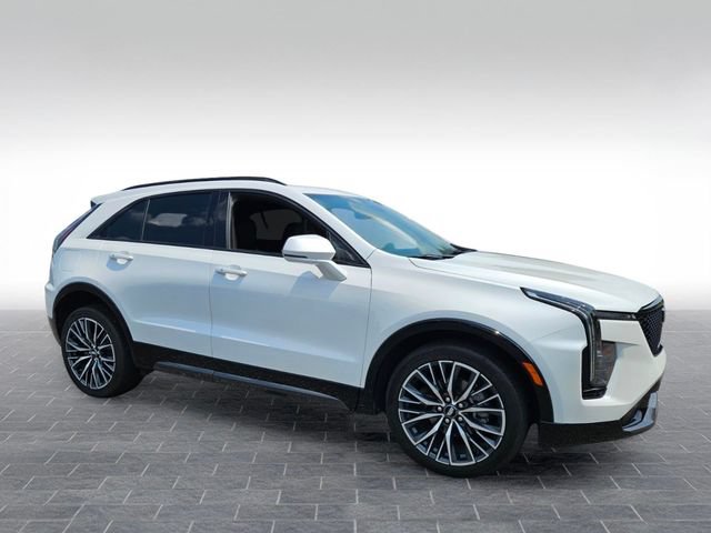 Used 2024 Cadillac XT4 Sport FWD image 3