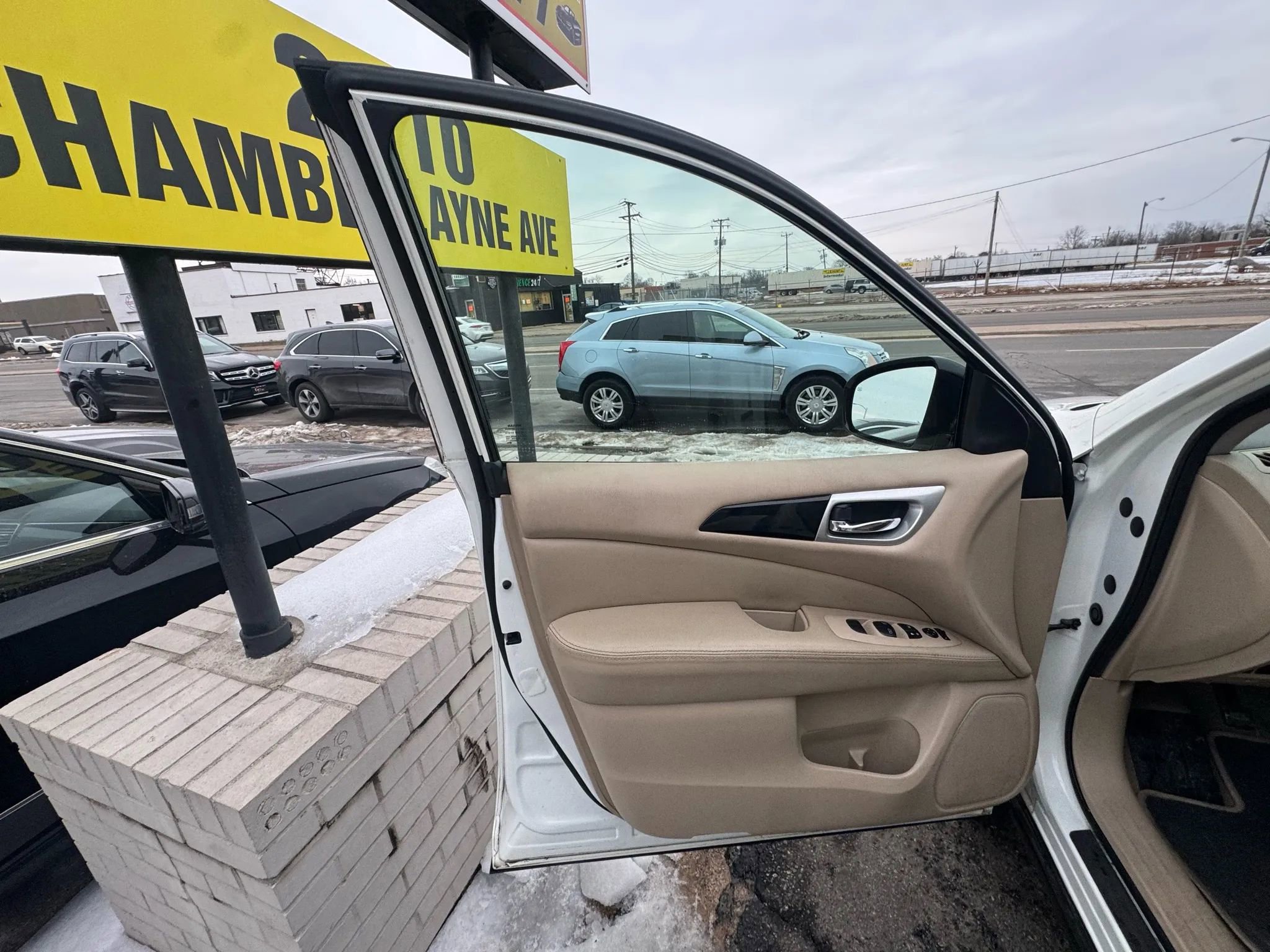 Used 2015 Nissan Pathfinder SV AWD/4WD image 12