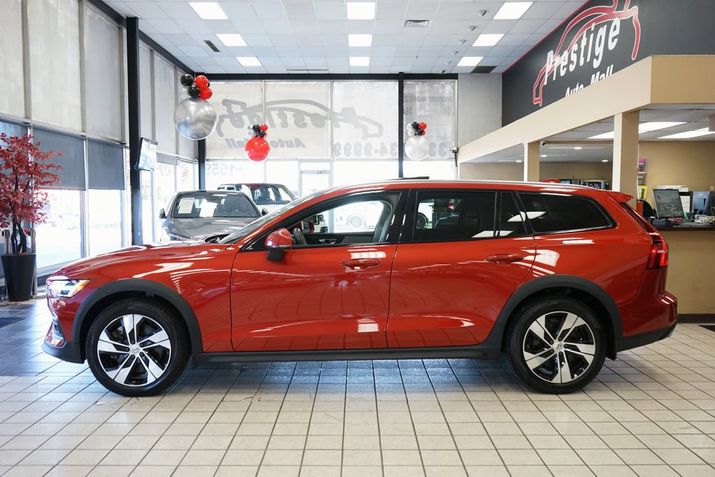 Used 2022 Volvo V60 T5 Cross Country AWD/4WD image 3