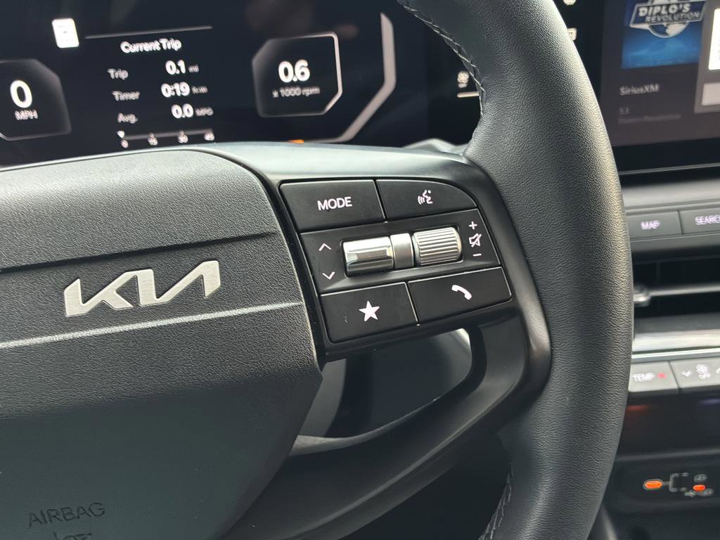 Used 2025 Kia K4 EX image 28
