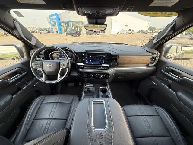 Used 2022 Chevrolet Silverado 1500 High Country w/ Technology Package image 24