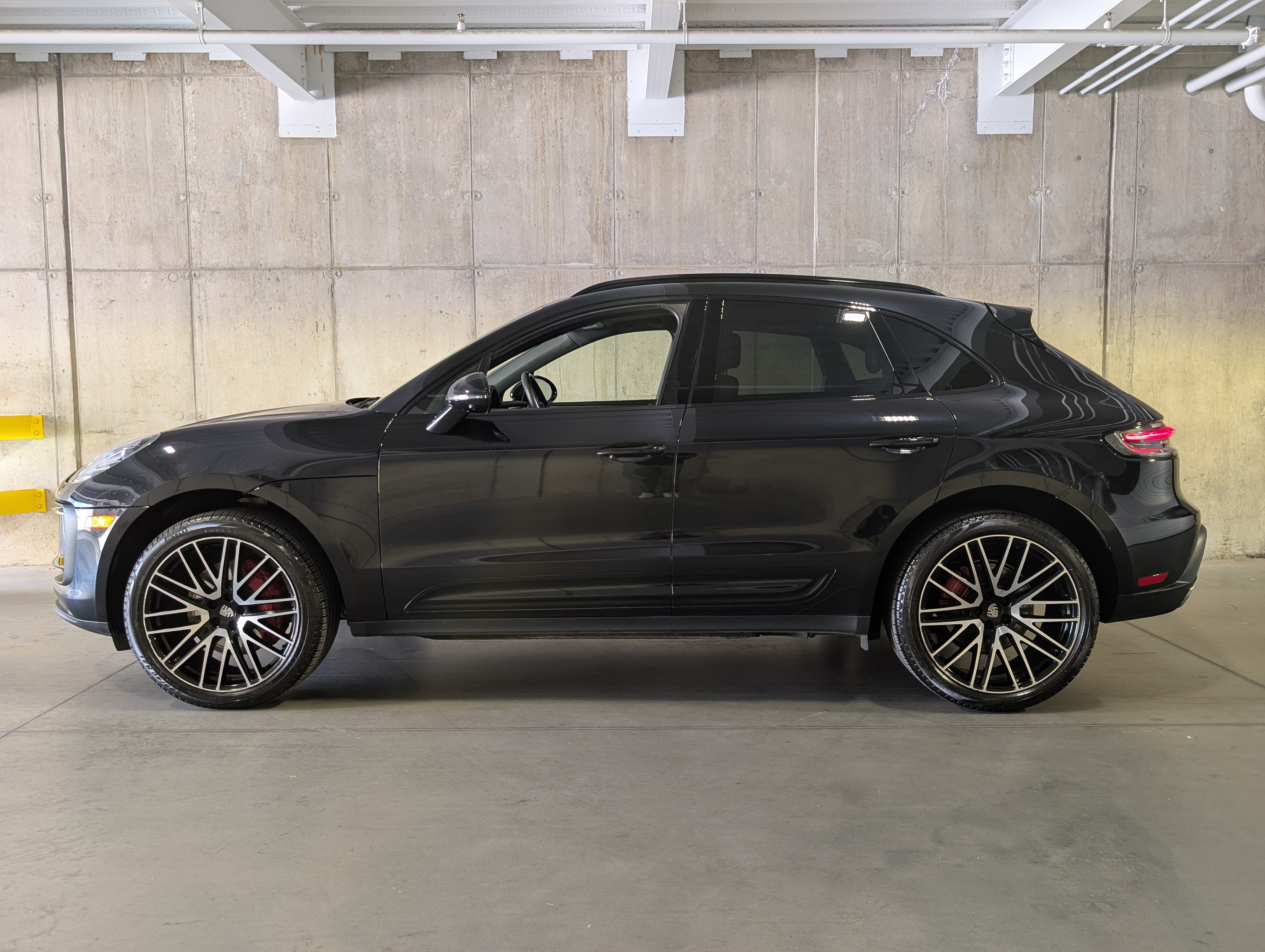 Certified 2022 Porsche Macan S AWD/4WD image 2