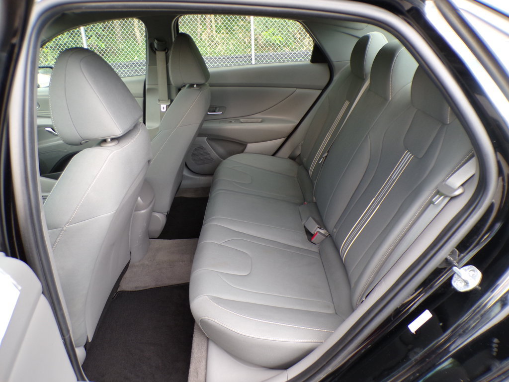 Certified 2022 Hyundai Elantra SEL w/ Convenience Package FWD image 16