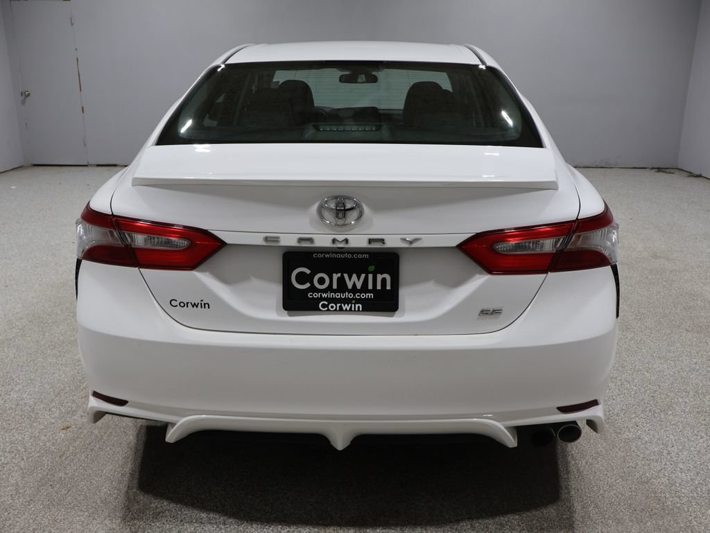 Used 2018 Toyota Camry SE FWD image 3