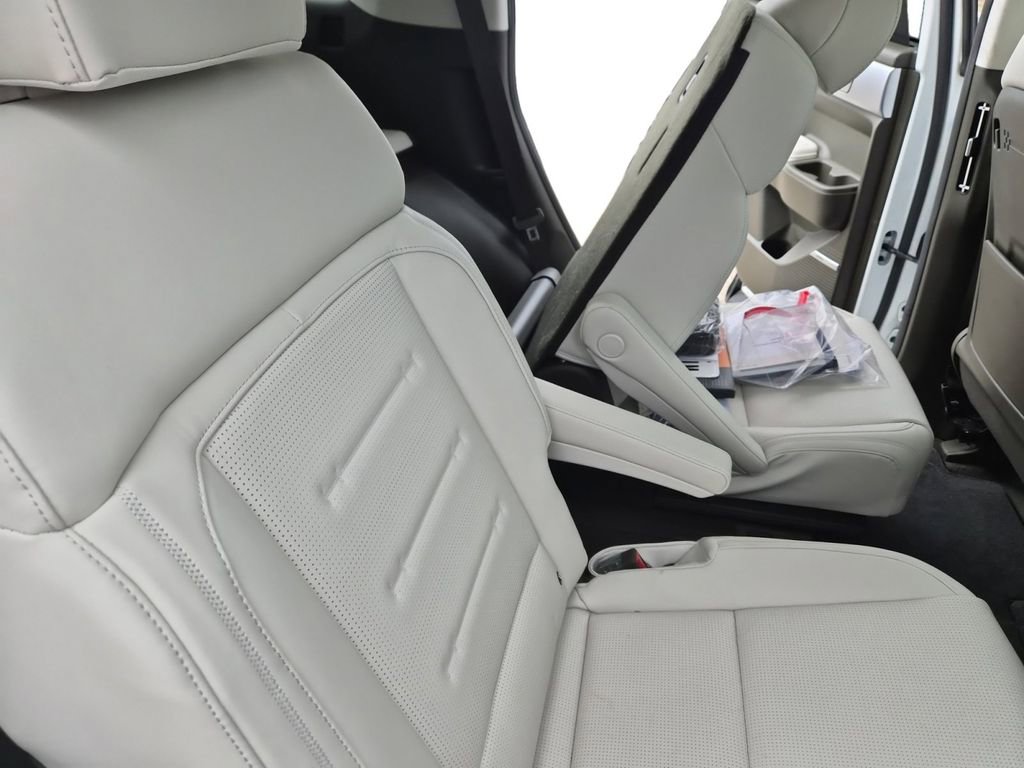 Certified 2025 Hyundai Santa Fe Calligraphy image 16