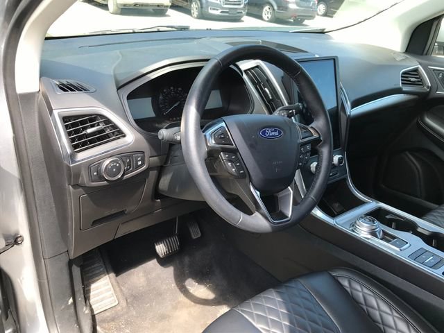 Used 2024 Ford Edge Titanium image 4