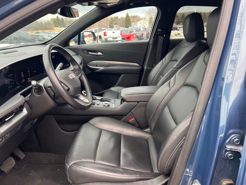 Used 2025 Cadillac XT4 Premium Luxury image 17