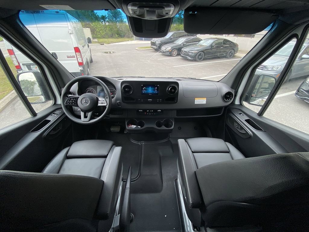 Used 2024 Mercedes-Benz Sprinter 2500 image 2