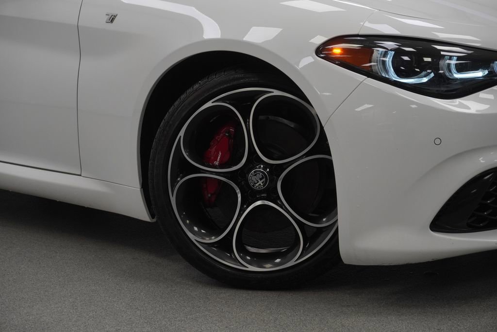 Used 2024 Alfa Romeo Giulia Ti w/ Active Assist Plus Package video 4