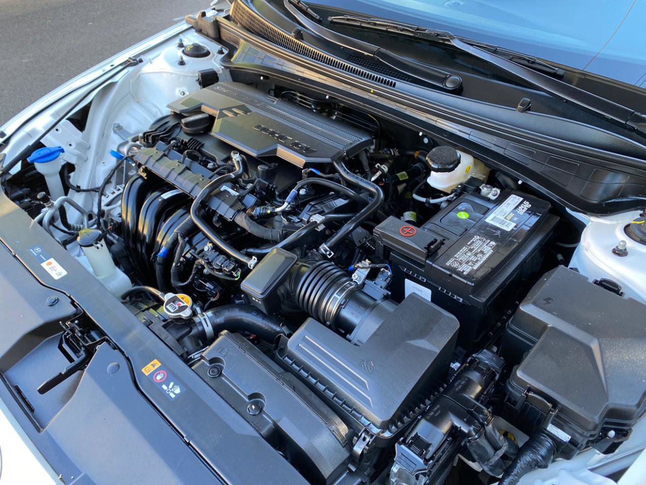 Used 2025 Hyundai Elantra Limited image 16