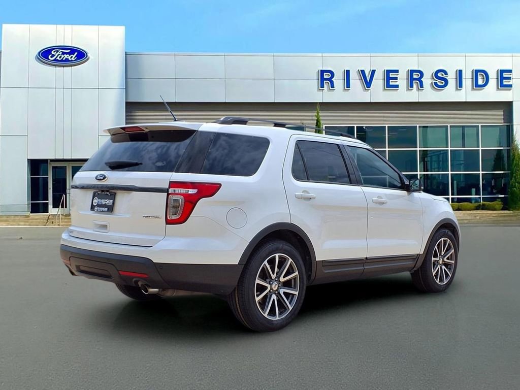 Used 2015 Ford Explorer XLT w/ Equipment Group 202B FWD image 7
