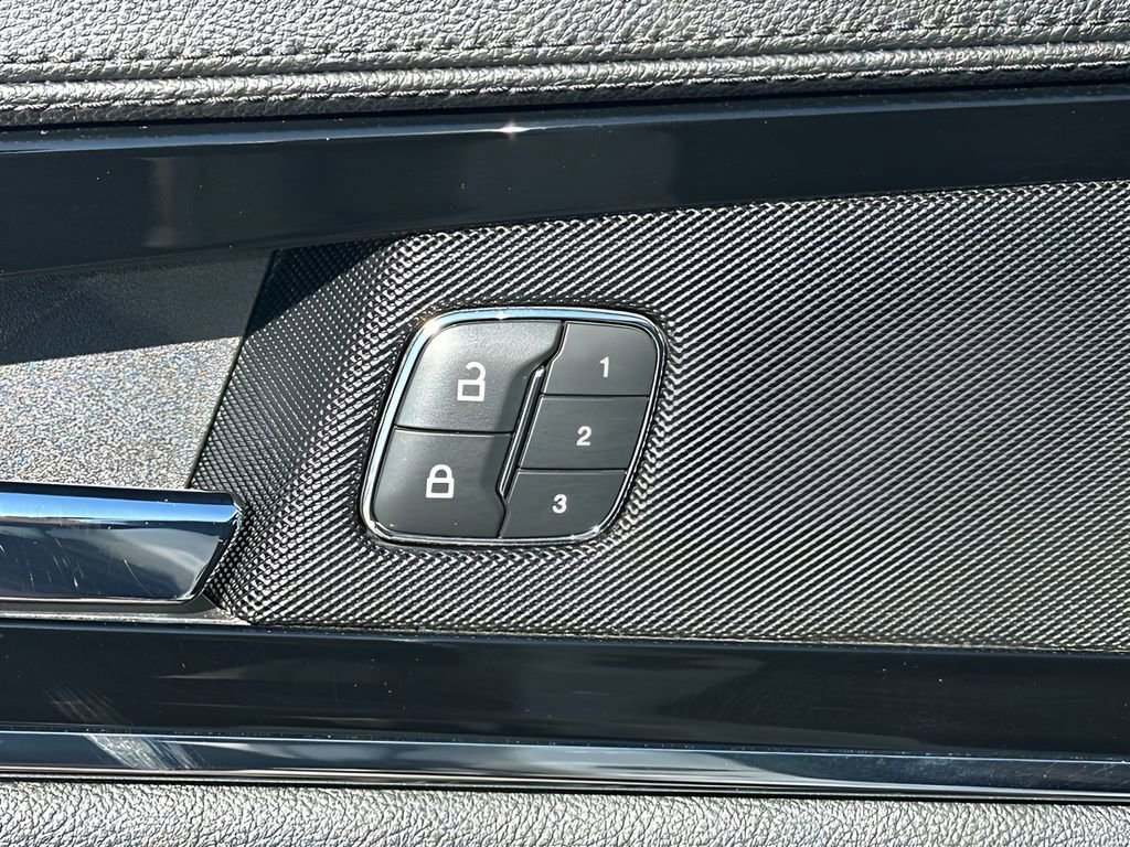 Used 2022 Lincoln Nautilus Reserve image 11