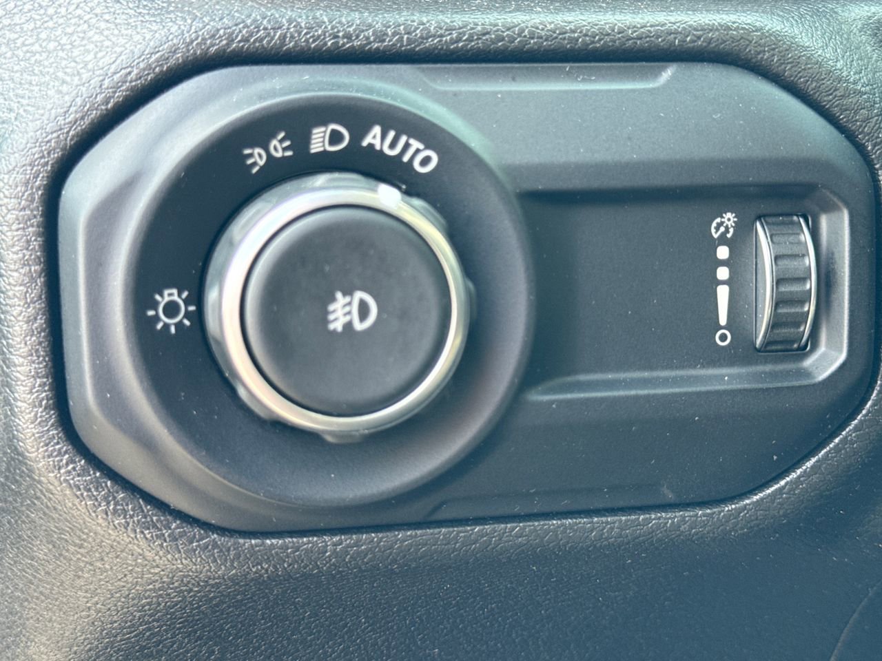 Used 2023 Jeep Wrangler Sahara w/ LED Lighting Group AWD/4WD image 14