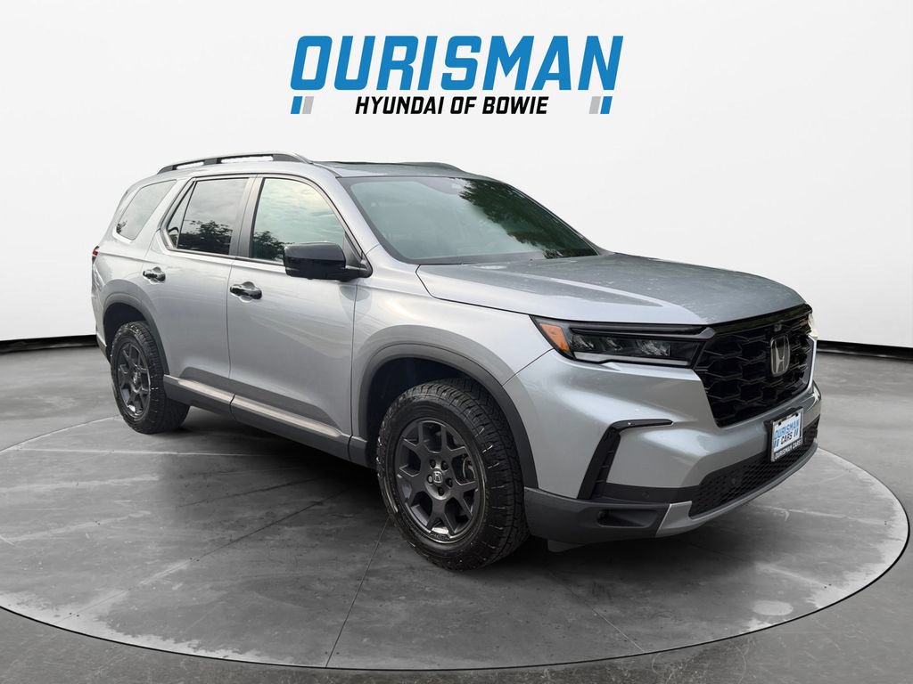 Used 2025 Honda Pilot TrailSport image 1