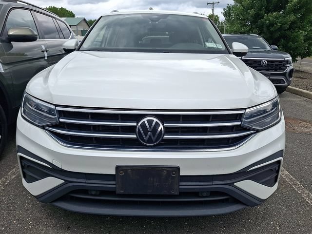 Used 2023 Volkswagen Tiguan SE AWD/4WD image 2