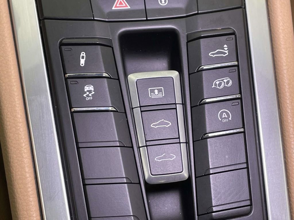 Certified 2017 Porsche 911 Carrera 4S image 31
