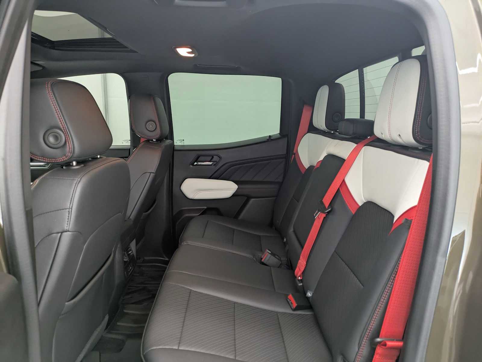 Used 2024 GMC Canyon AT4X w/ AT4X AEV Edition AWD/4WD image 21