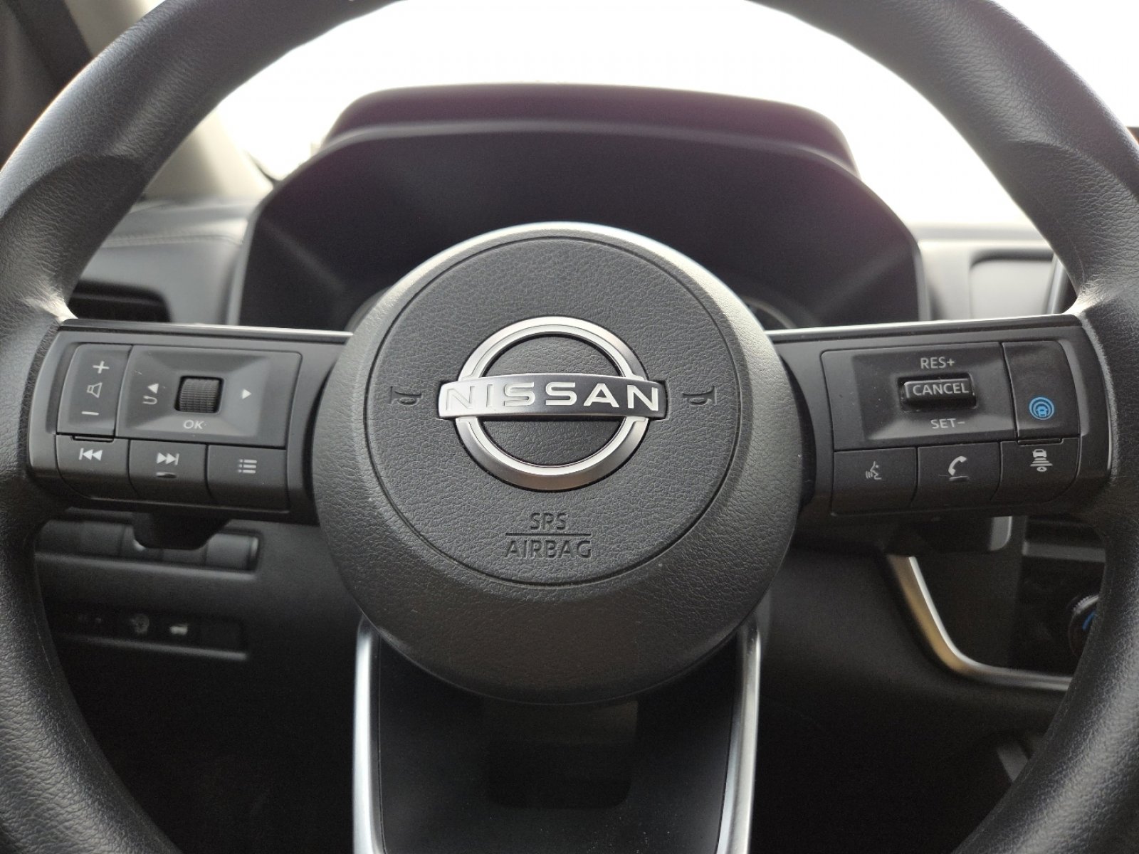 Used 2024 Nissan Rogue SV image 28