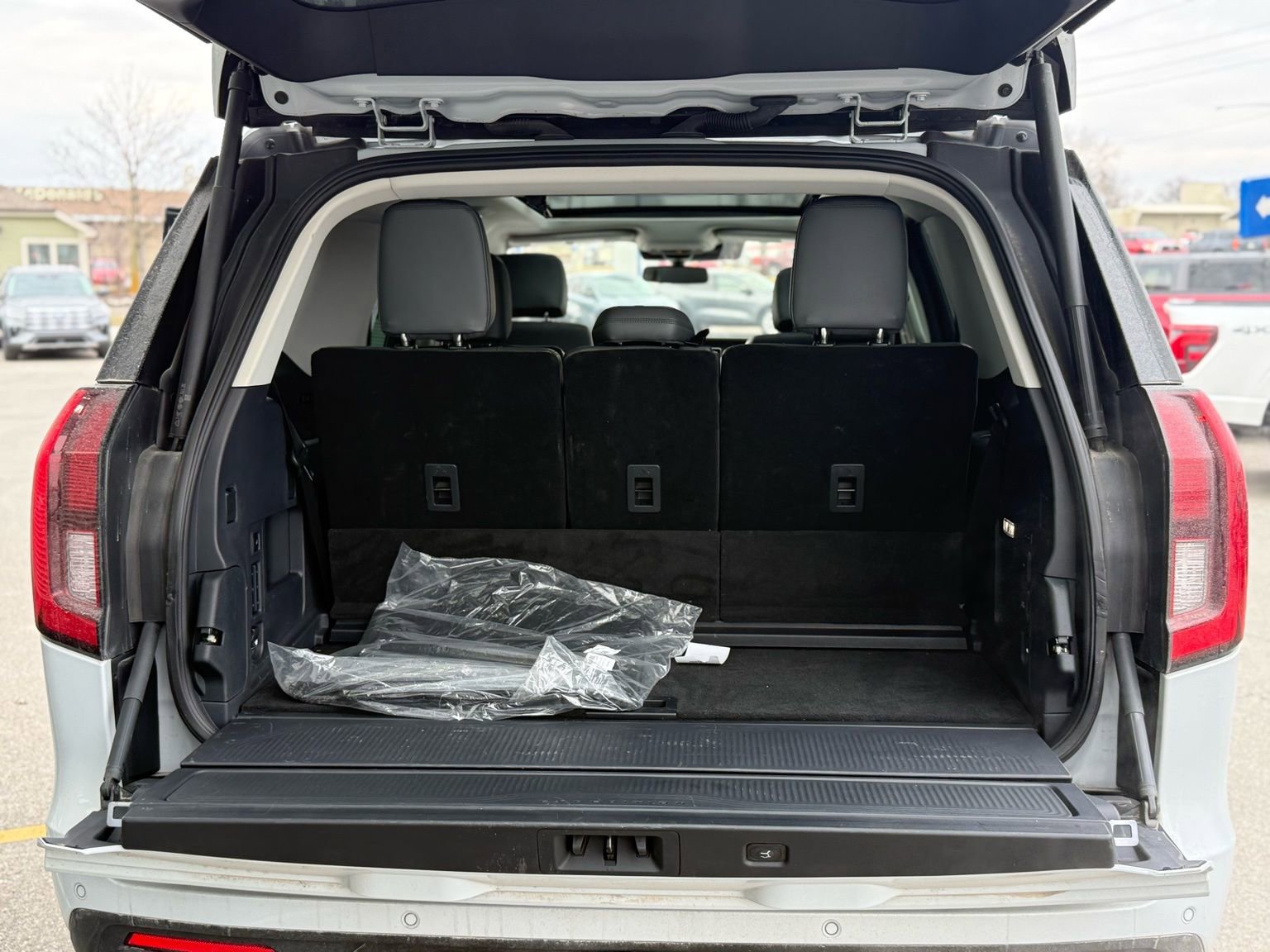 Used 2025 Ford Expedition Active image 34