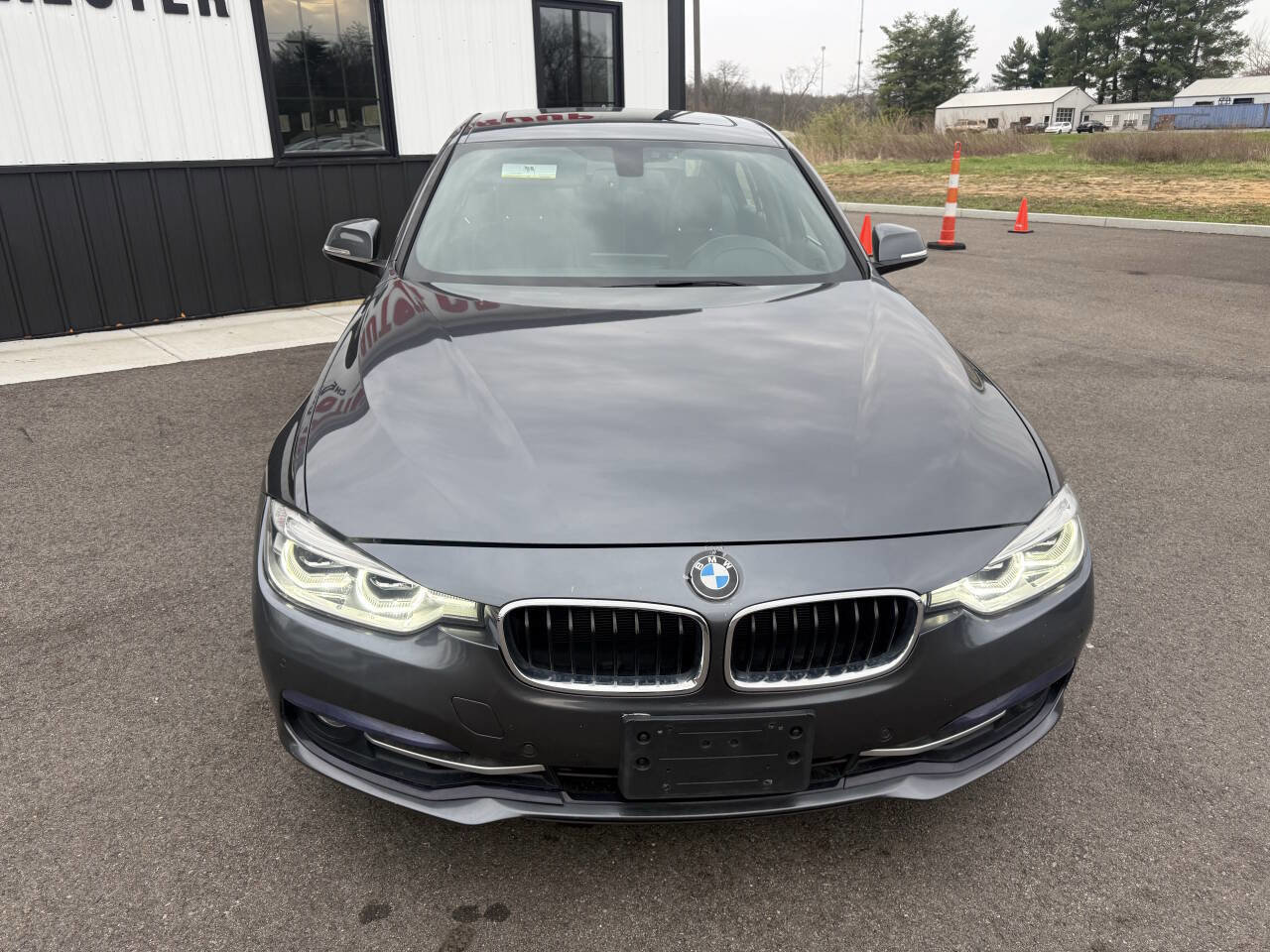 Used 2017 BMW 330i xDrive Sedan image 3