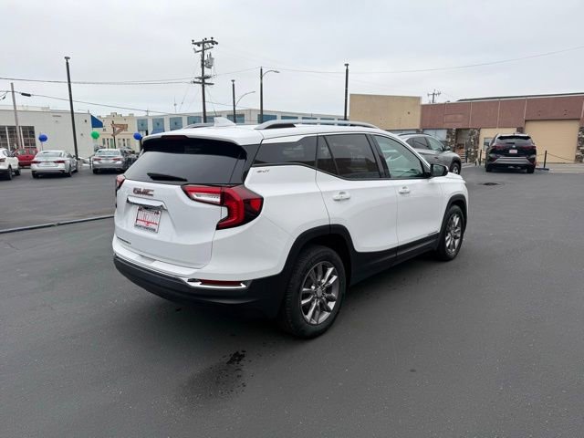 Used 2024 GMC Terrain SLT image 5