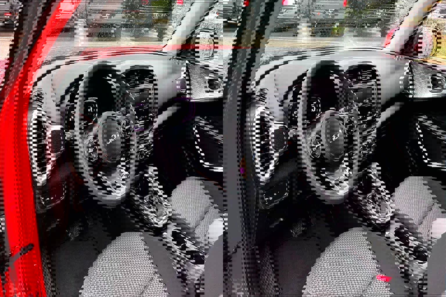 Used 2025 Kia Soul LX w/ LX Technology Package image 17