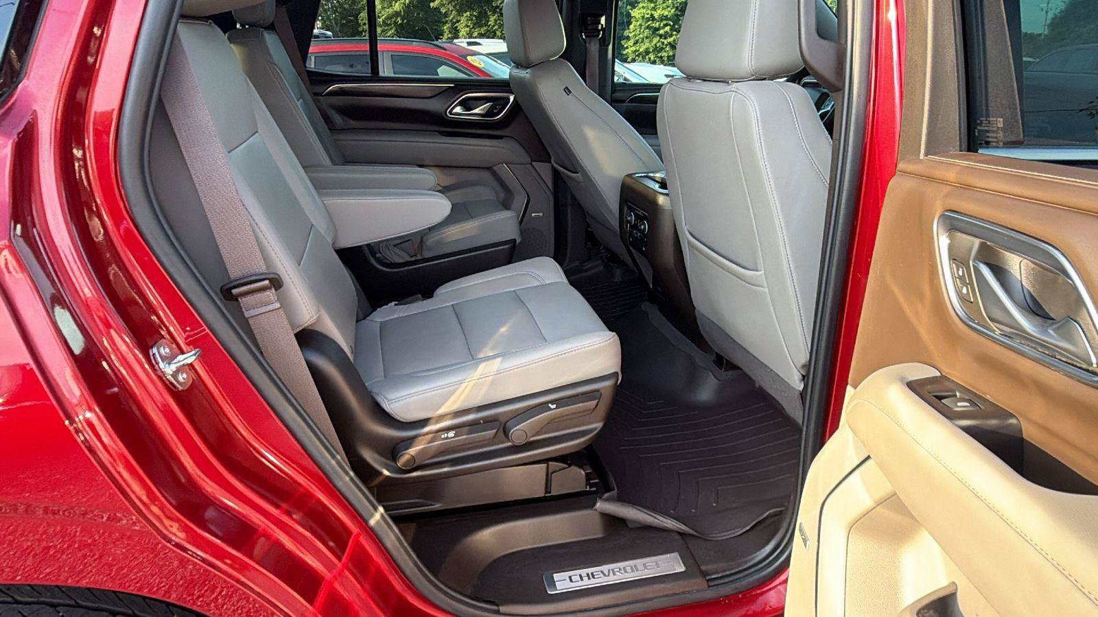 Used 2023 Chevrolet Tahoe LT w/ Luxury Package RWD image 21