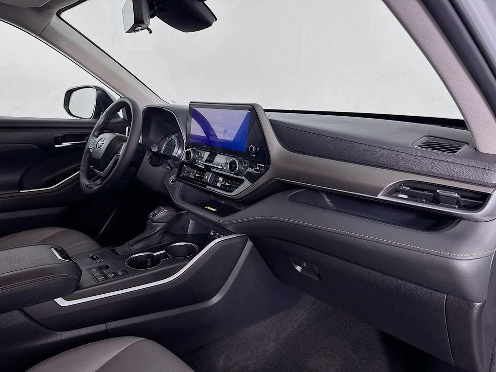 Used 2023 Toyota Highlander Bronze Edition image 34