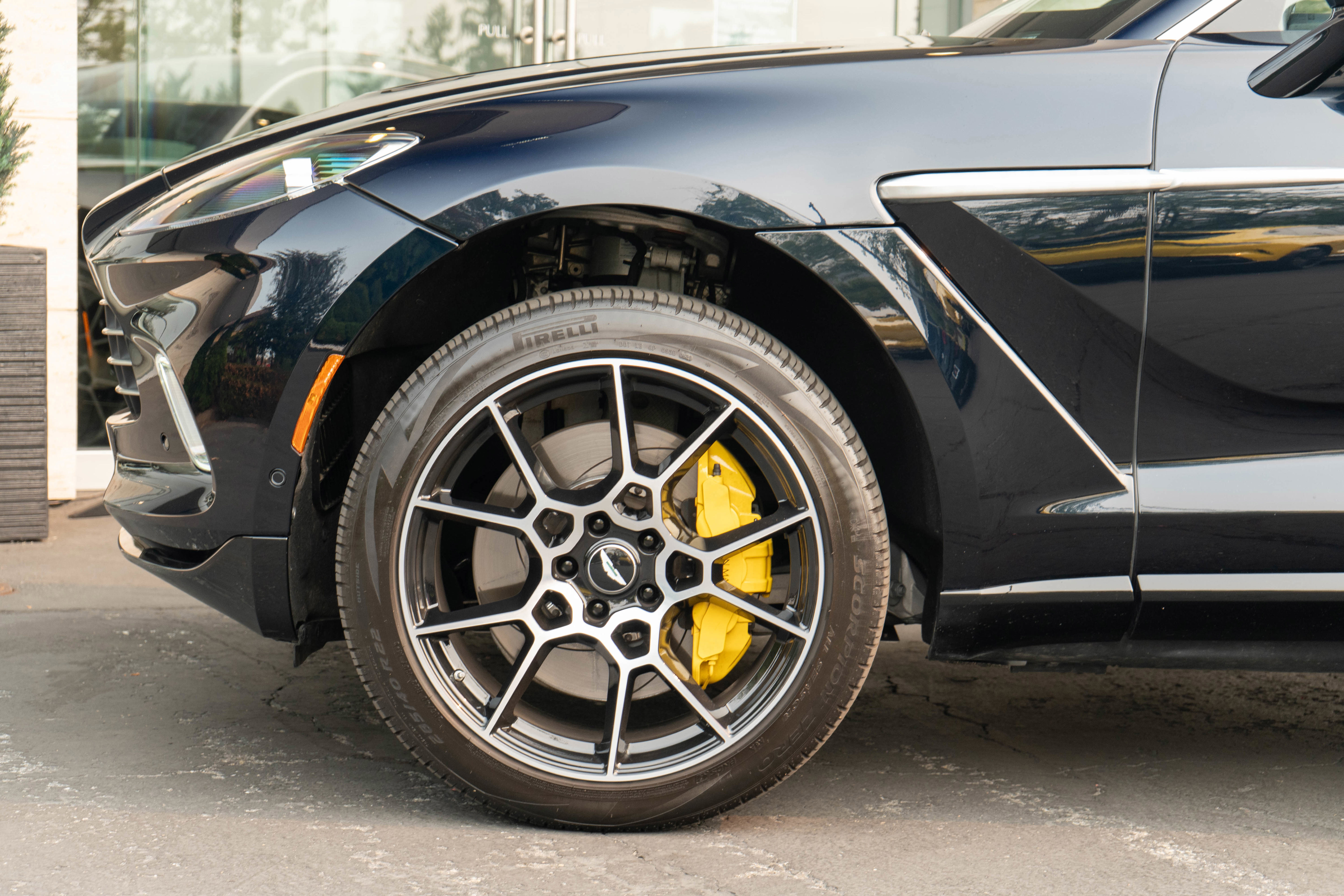 Used 2021 Aston Martin DBX image 4