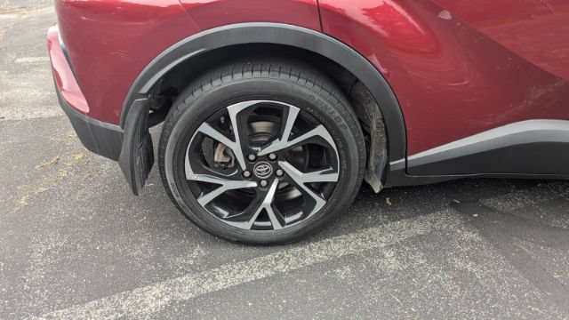 Used 2018 Toyota C-HR XLE FWD image 12