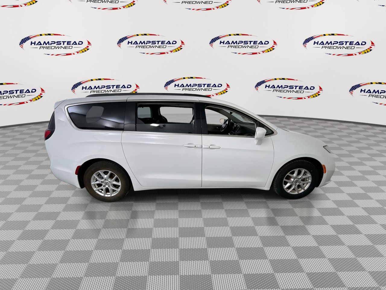 Used 2022 Chrysler Pacifica Touring-L FWD image 9