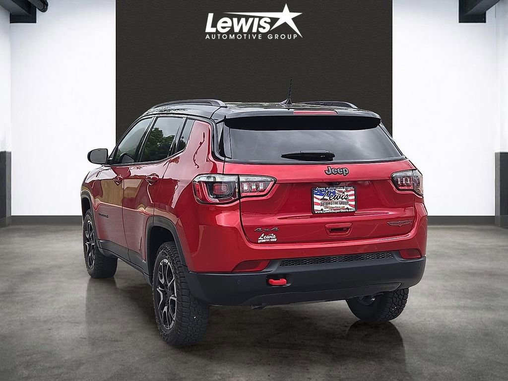 Used 2025 Jeep Compass Trailhawk AWD/4WD image 3