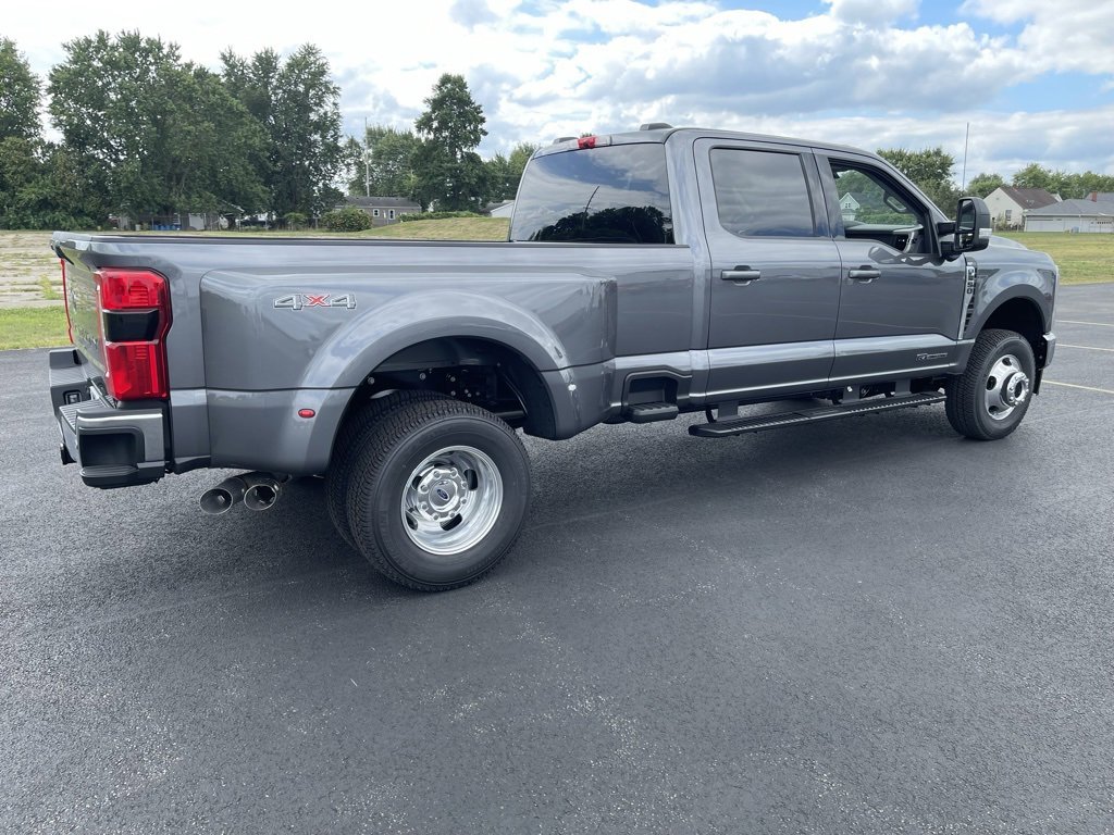New 2026 Ford F350 4x4 Crew Cab DRW Super Duty image 7