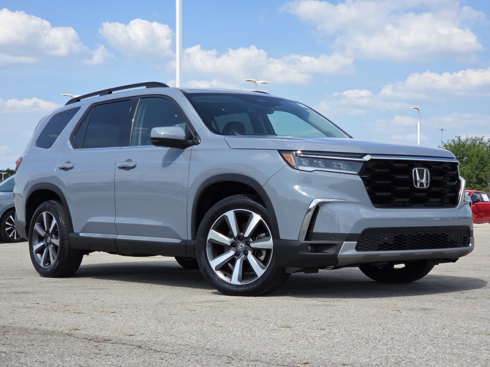 Used 2024 Honda Pilot Touring image 2