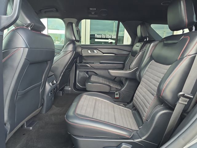 Used 2025 Ford Explorer ST-Line image 15