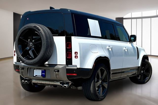 Used 2025 Land Rover Defender 110 X-Dynamic SE image 6