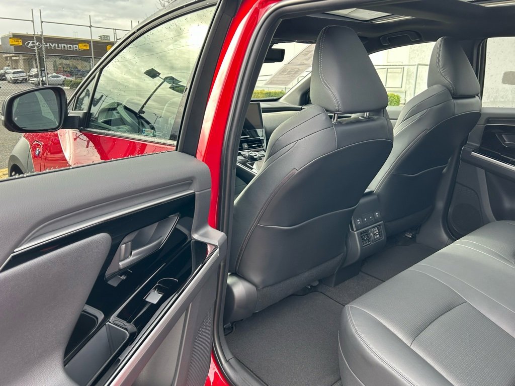 Used 2024 Subaru Solterra Touring image 11