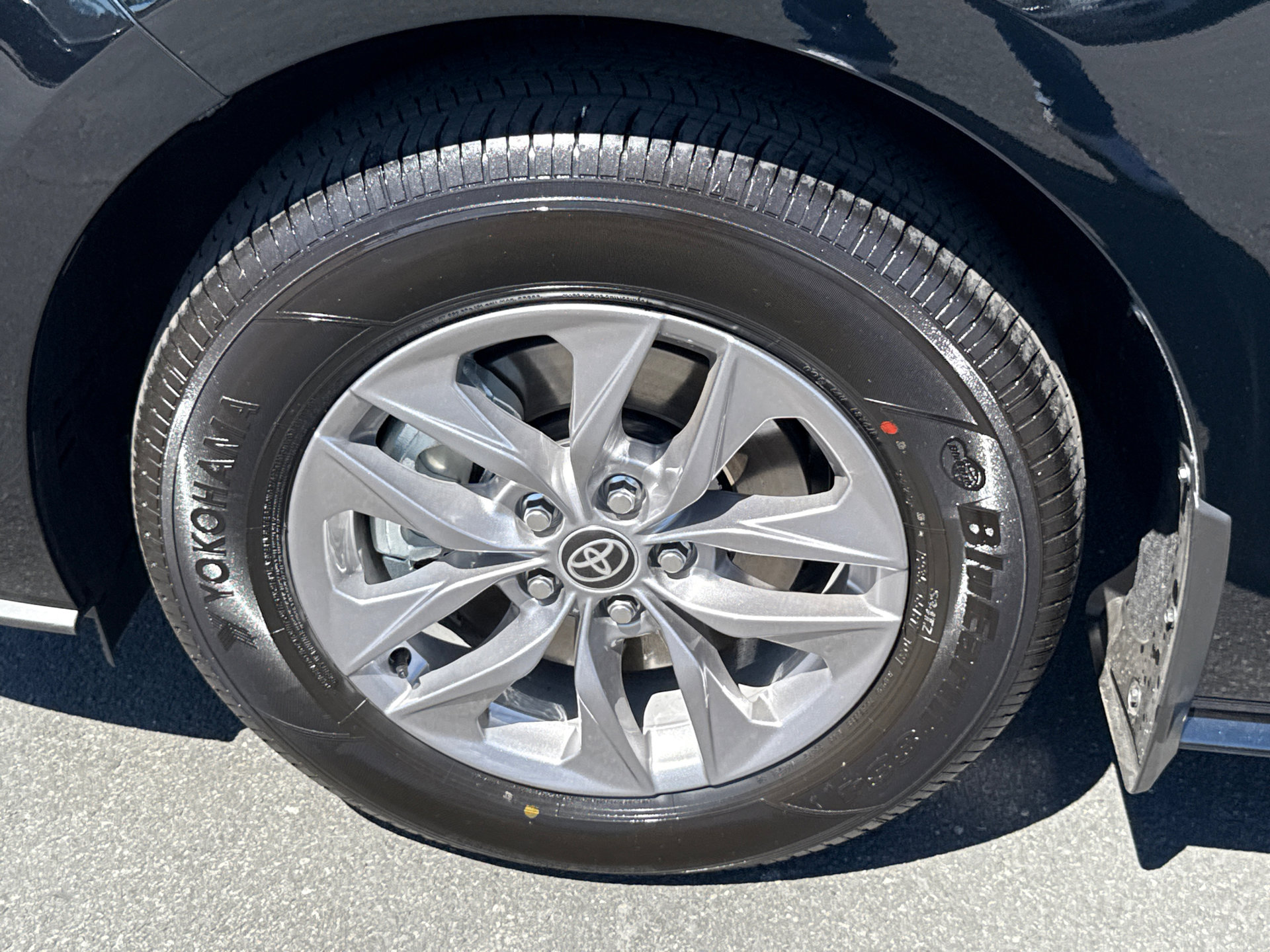 Certified 2026 Toyota Sienna XLE image 5