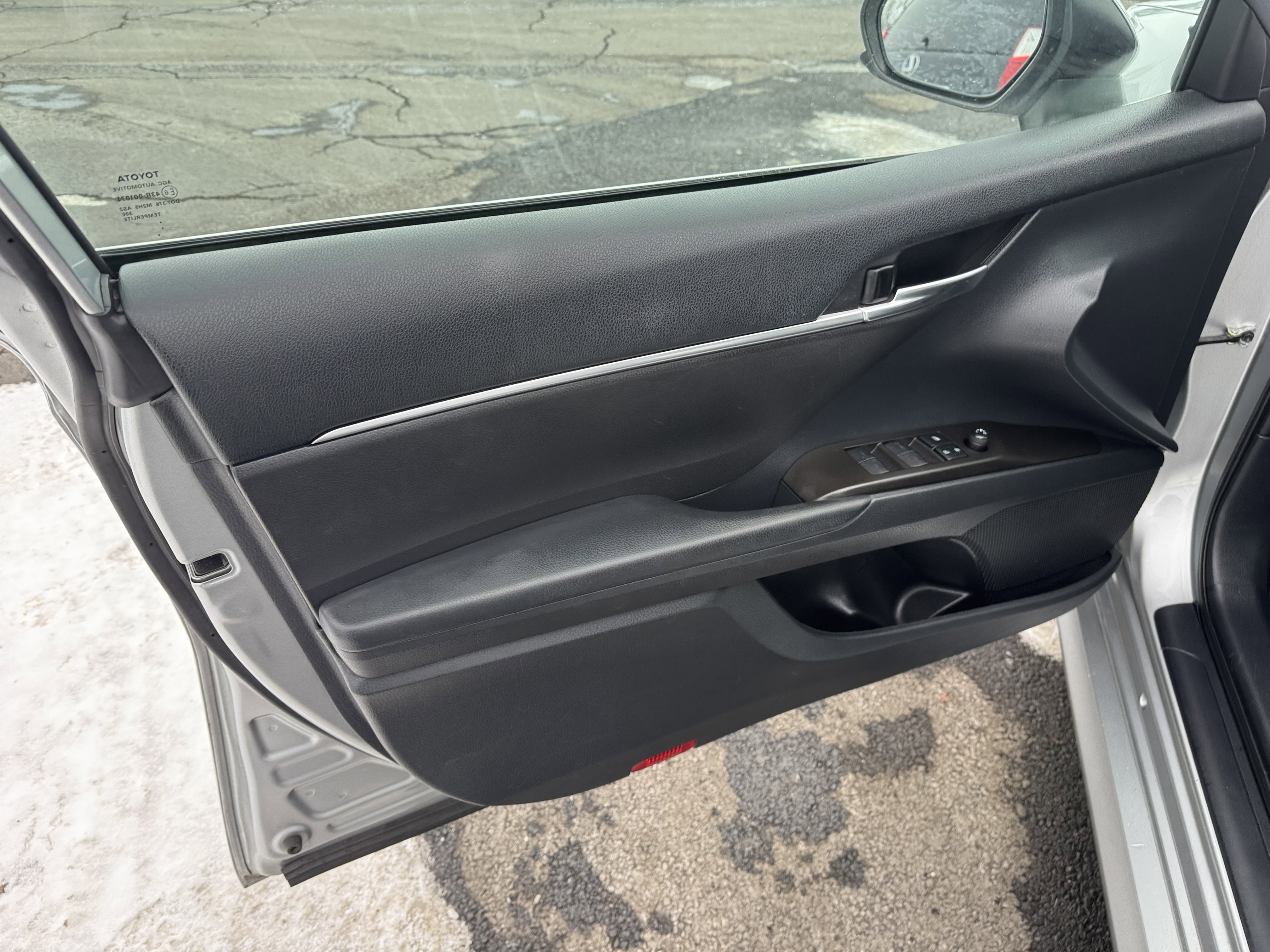 Used 2021 Toyota Camry LE image 25