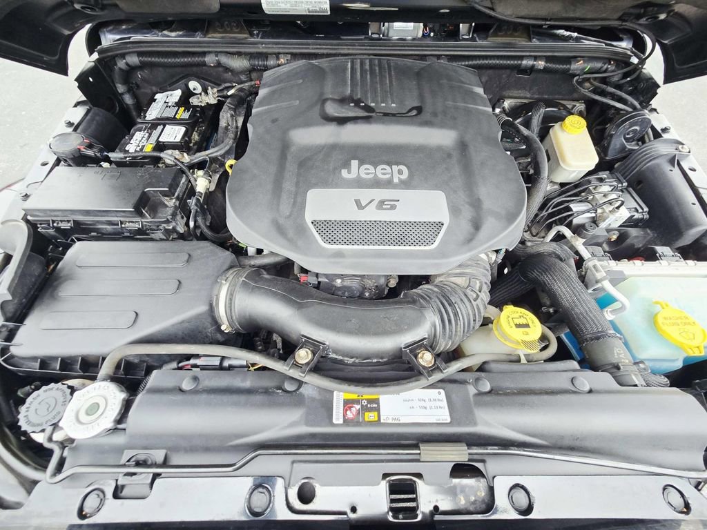 Used 2015 Jeep Wrangler Unlimited Sahara image 19