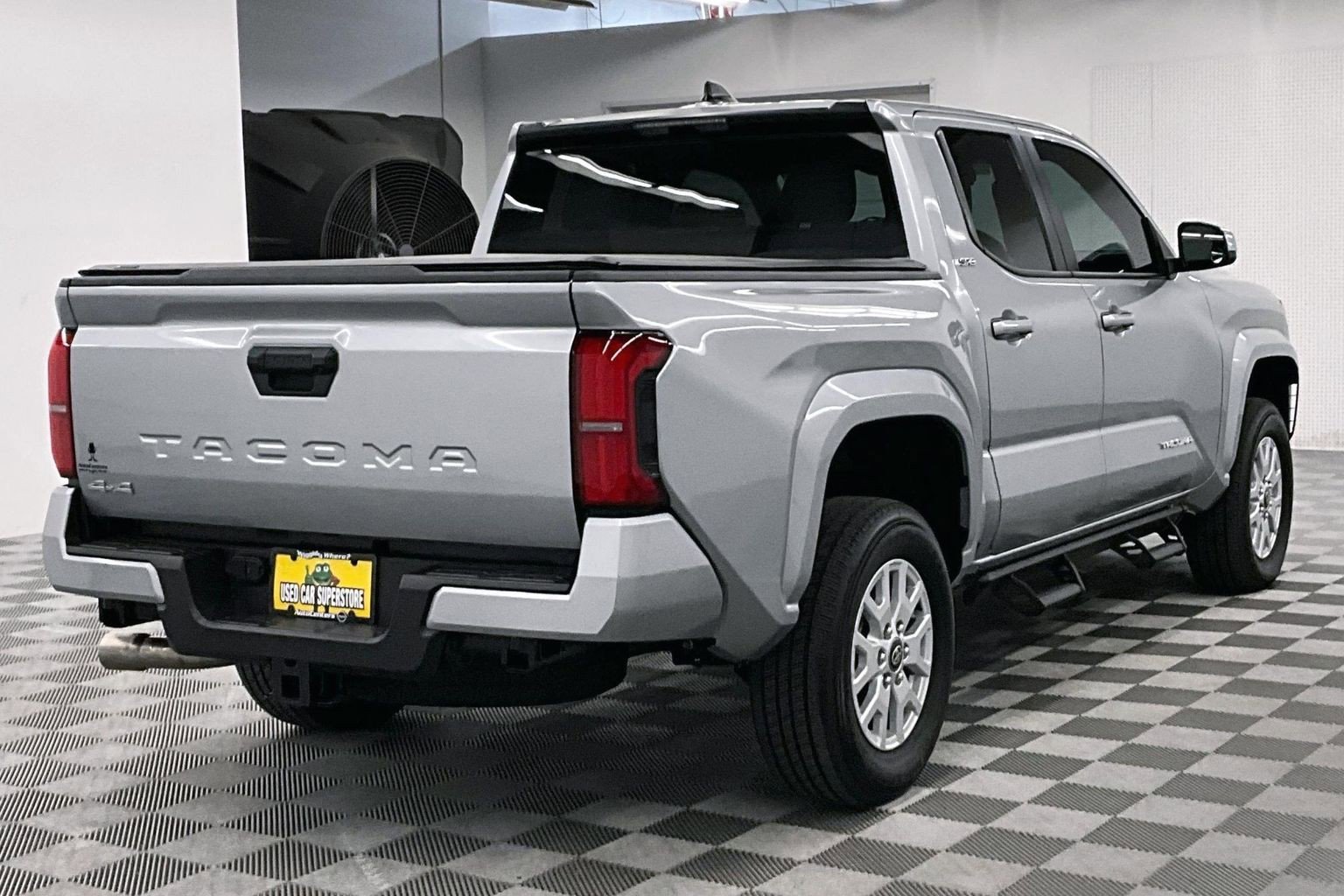 Used 2025 Toyota Tacoma SR5 AWD/4WD image 12