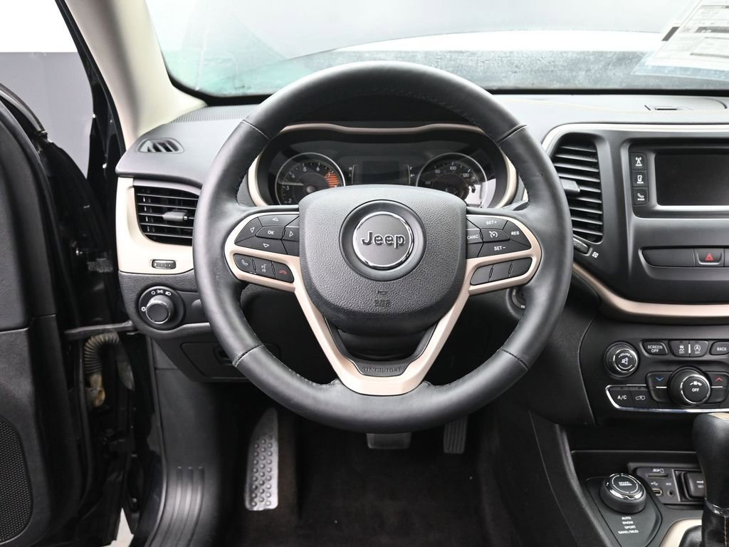 Used 2017 Jeep Cherokee Altitude image 27