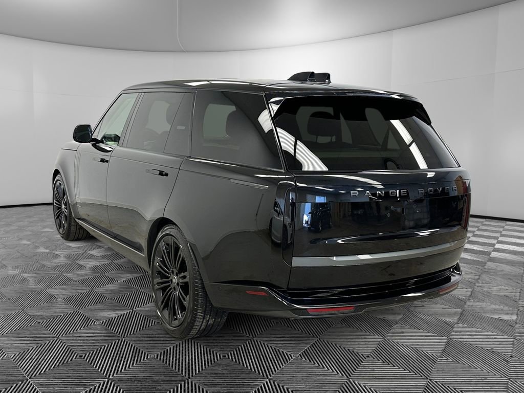 Used 2024 Land Rover Range Rover Long Wheelbase SE image 3