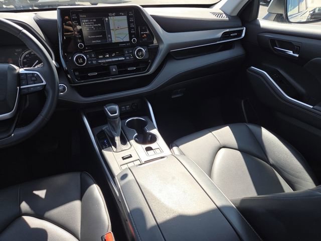 Used 2022 Toyota Highlander XLE AWD/4WD image 34