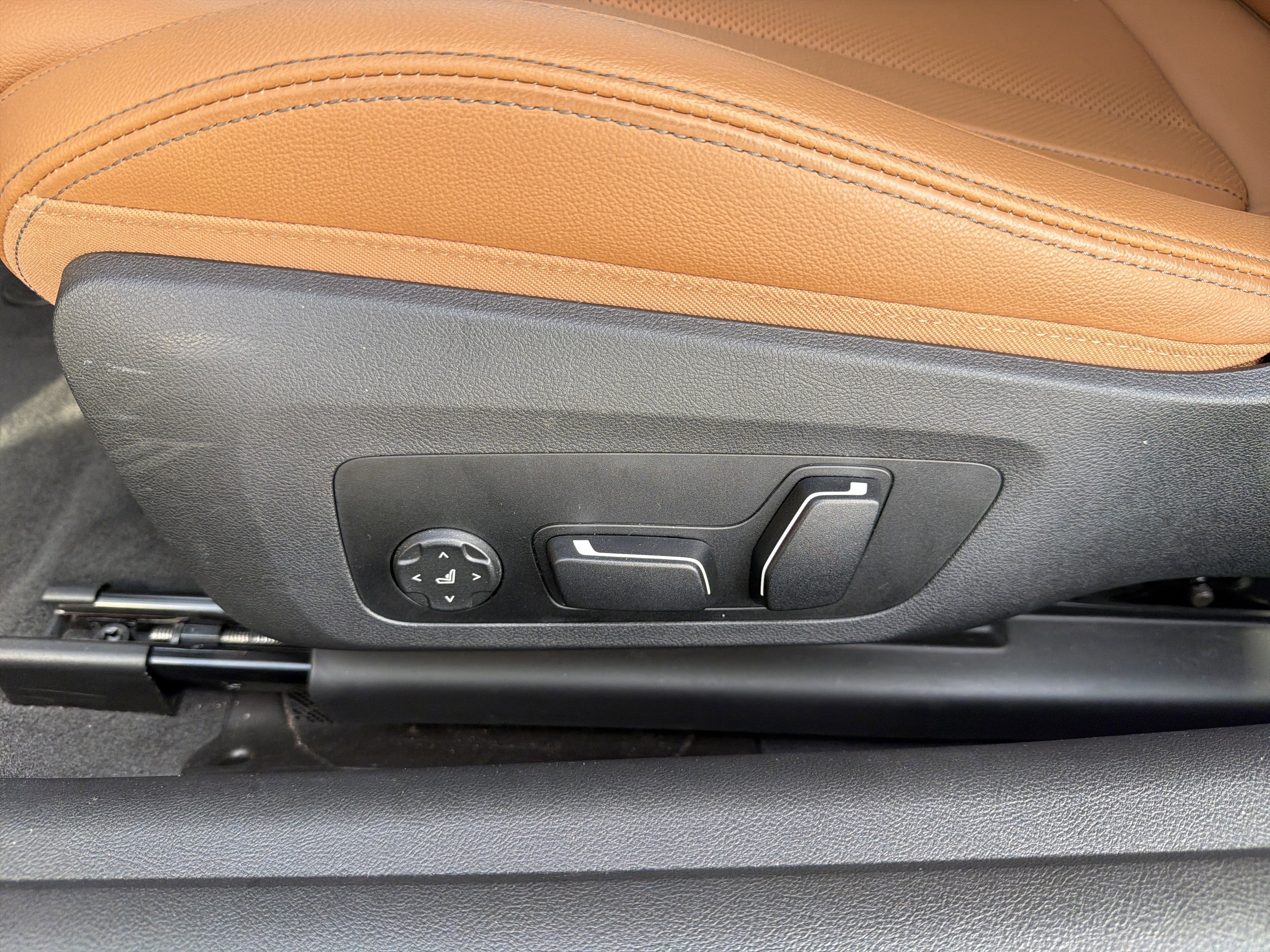 Certified 2025 BMW 430i Coupe w/ Convenience Package image 19