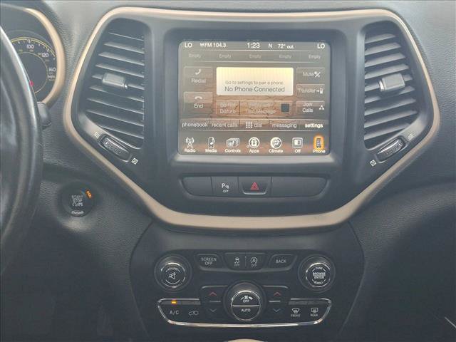 Used 2016 Jeep Cherokee Latitude w/ Comfort/Convenience Group AWD/4WD image 14