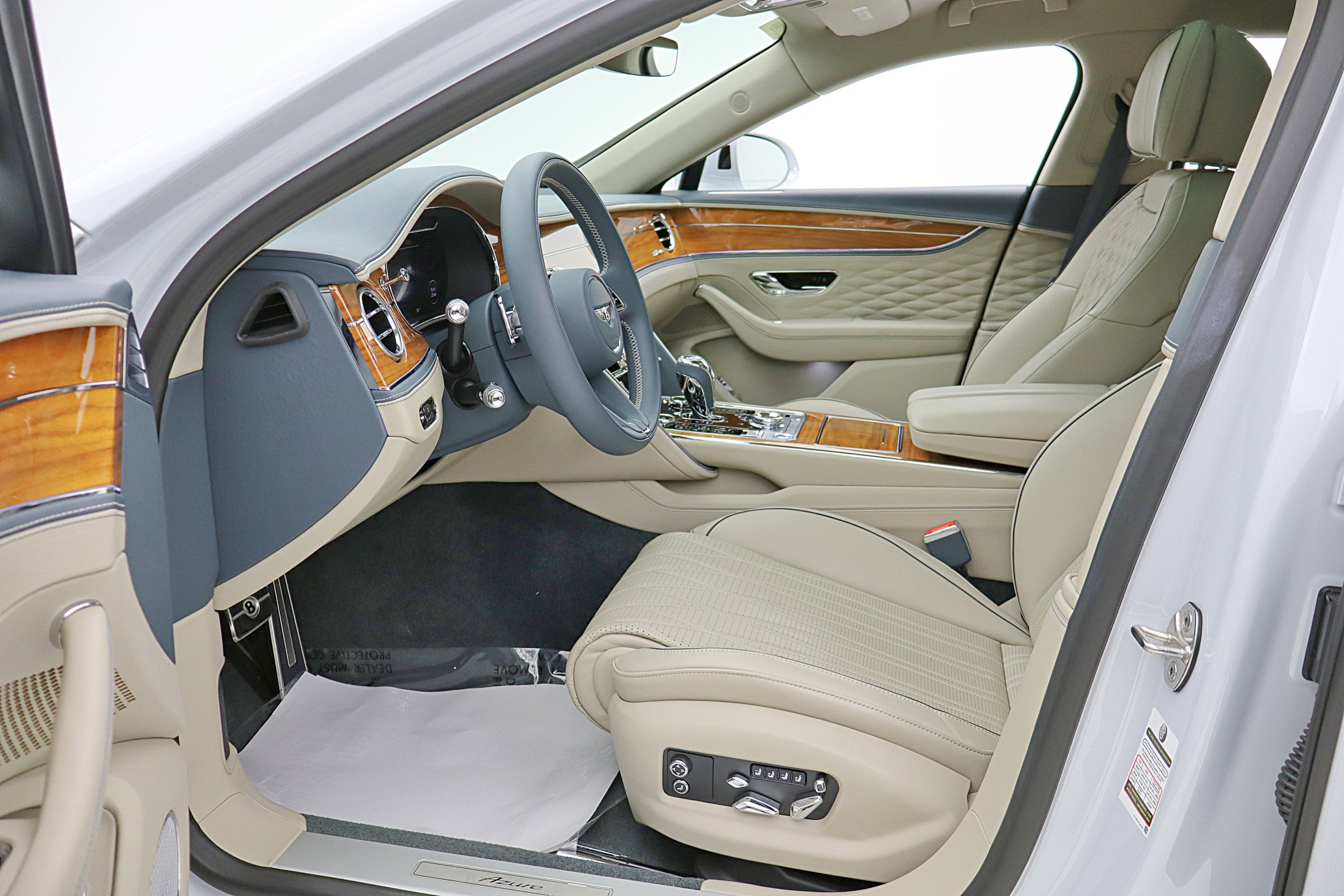 Used 2023 Bentley Flying Spur Azure image 40