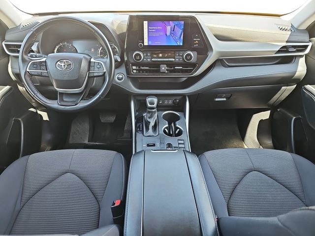 Used 2024 Toyota Highlander LE FWD image 9