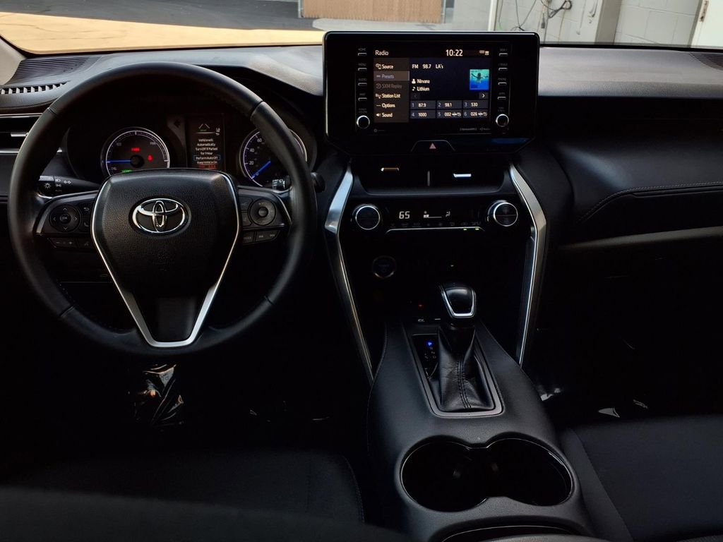 Certified 2021 Toyota Venza LE w/ Carpet Mat Package (TMS) image 20