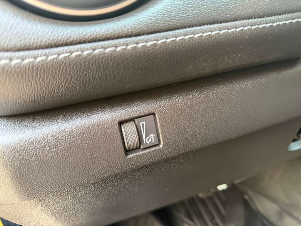 Used 2023 Chevrolet Colorado LT AWD/4WD image 13